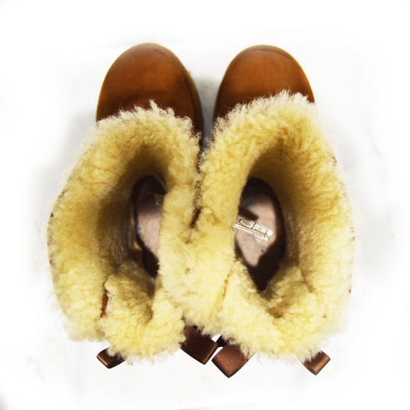 UGG Bailey Bow II in very good used condition. Size 7 - Picture 5 of 6